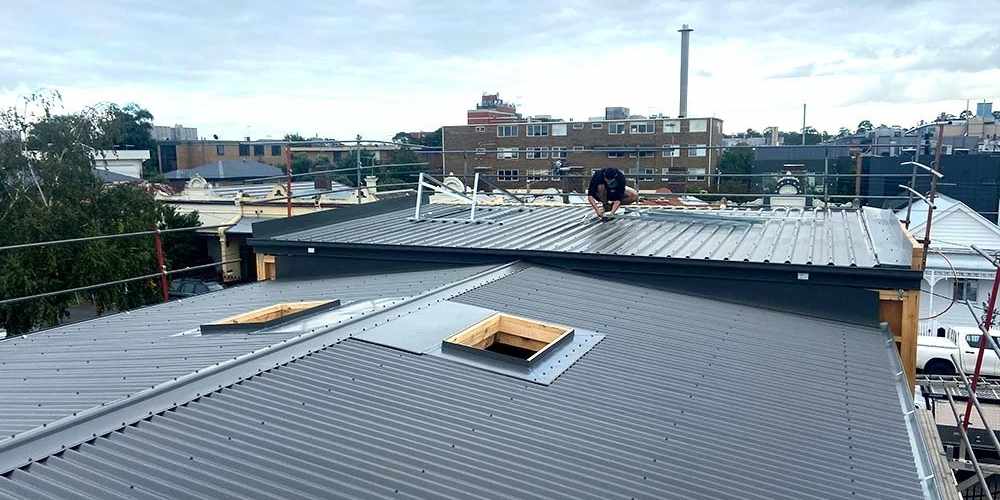 Shingles roof vs metal roofs